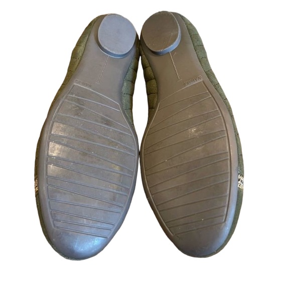 Vaneli Olive Green Slip on flats Womens Shoes Size 8.5 N preowned with box - Picture 4 of 8